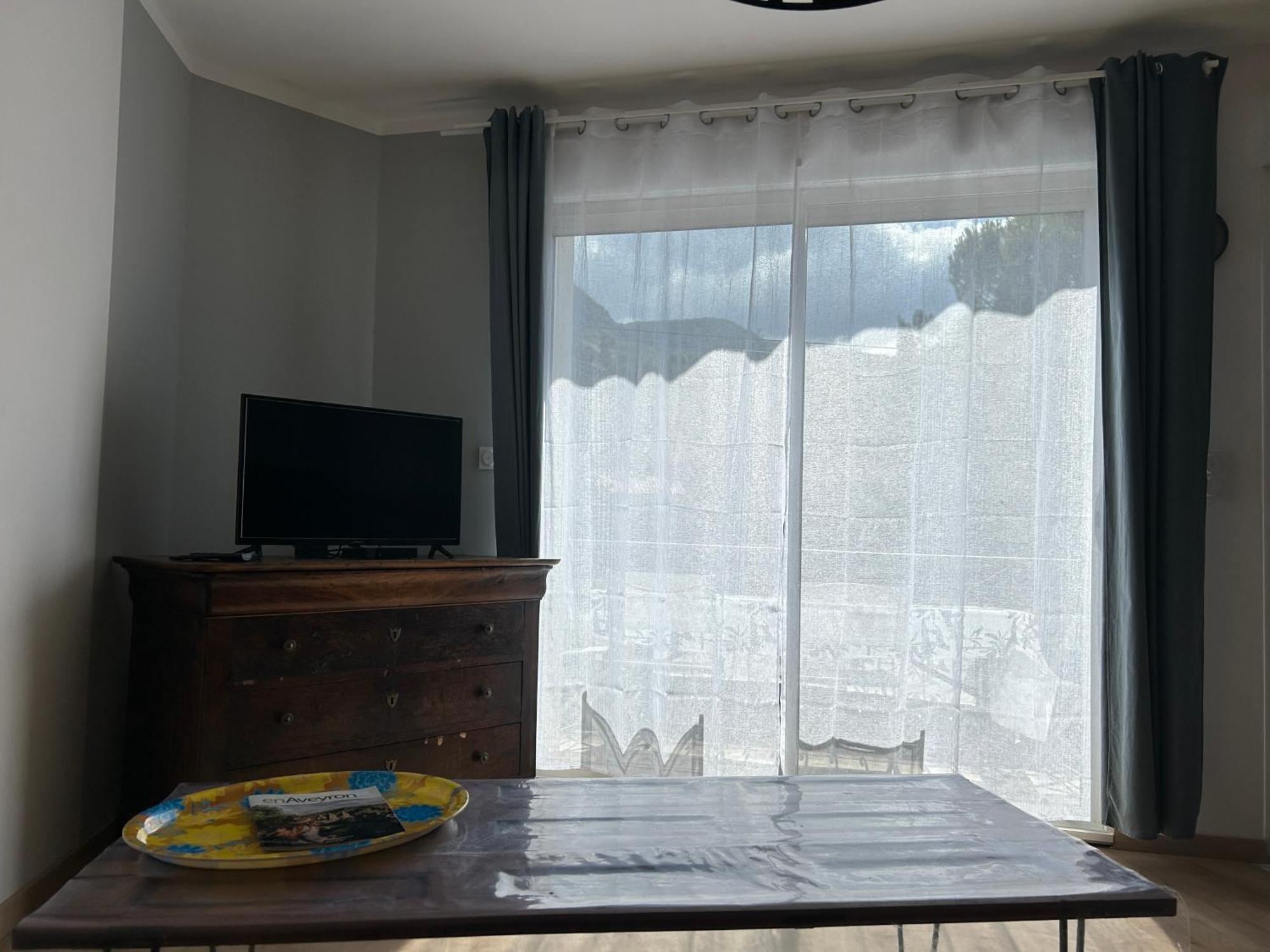 Les Plantades Aveyronnaises Apartment Saint-Georges-de-Luzencon Exterior photo