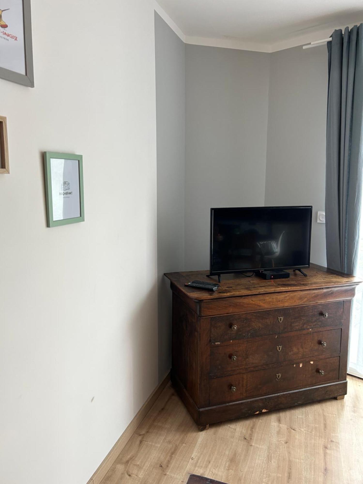 Les Plantades Aveyronnaises Apartment Saint-Georges-de-Luzencon Exterior photo